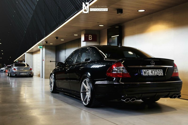 Mercedes Benz e 211