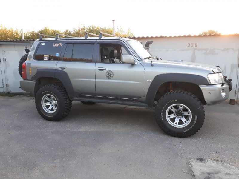 Nissan Patrol y61 r20