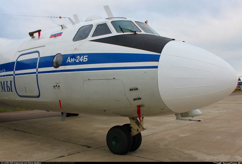 АН-24 пассажирский самолёт ЮТЭЙР