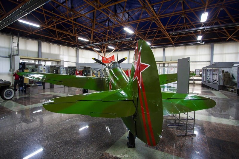 Звезда 4817 Советский истребитель як-1б