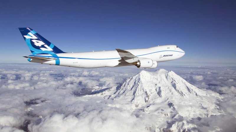 Авиалайнер Boeing 747