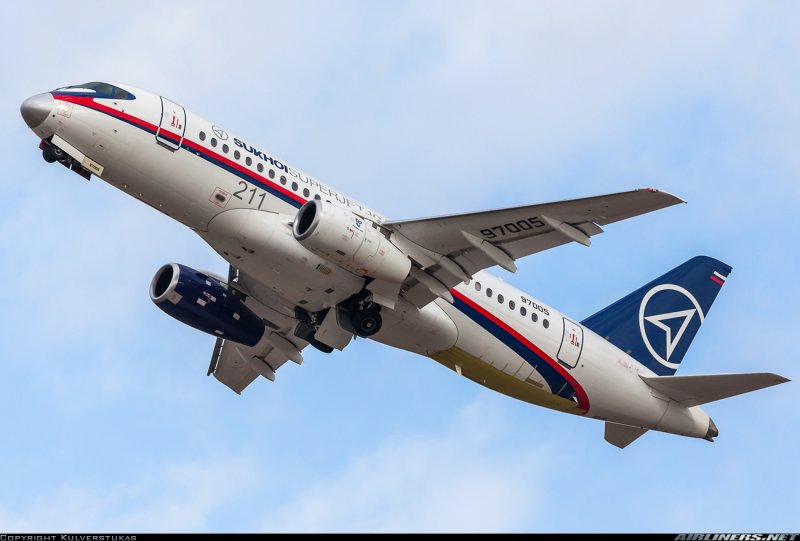 SSJ 100 кабина пилотов