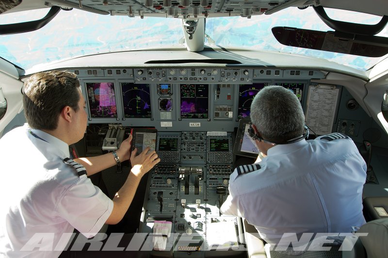 RRJ-95b-100 самолет