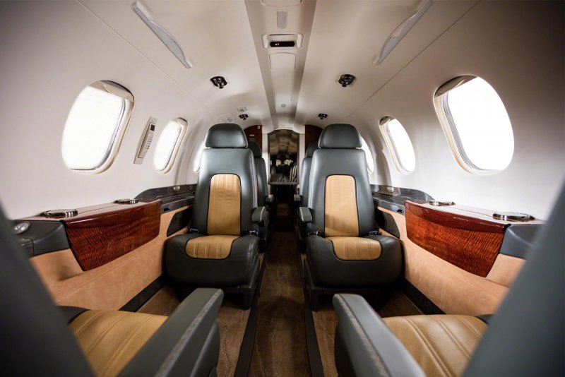 Embraer Phenom 300 салон