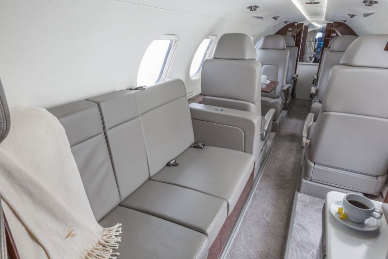 Самолет Embraer Phenom 100