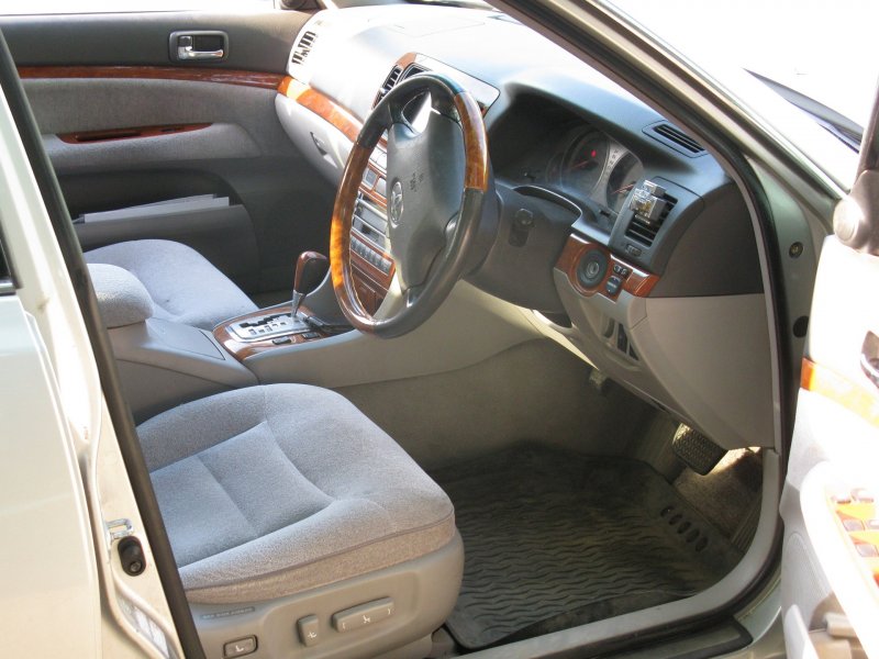 Toyota Mark II, 2001 салон