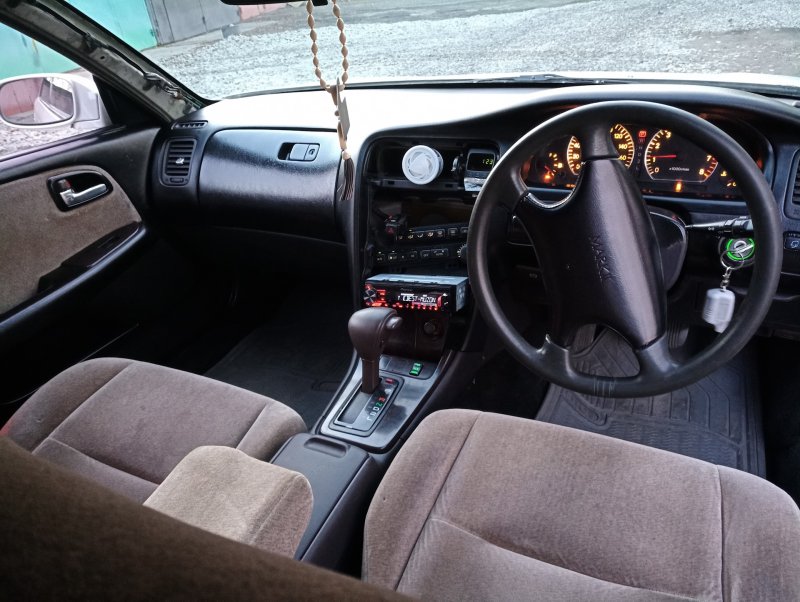 Toyota Mark II 90 салон