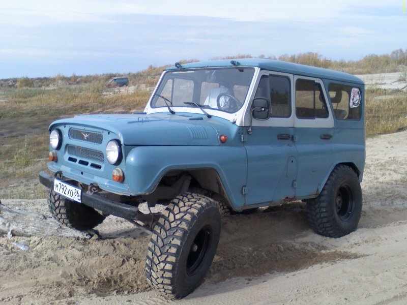 Белый УАЗ 3151