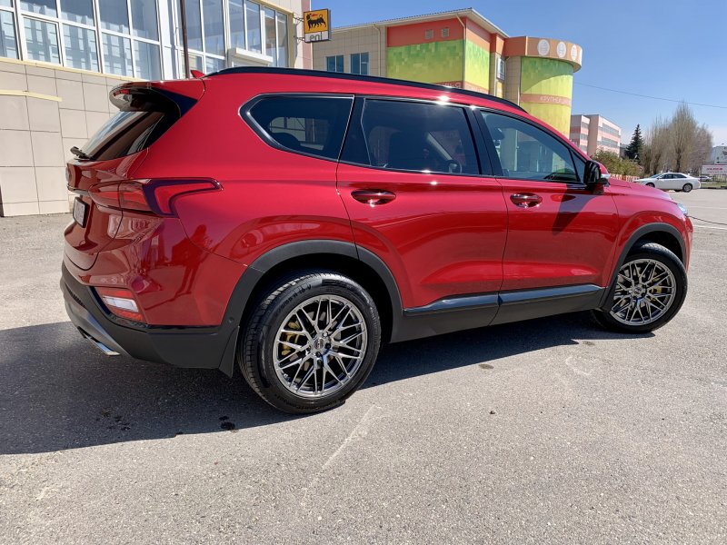 Hyundai Santa Fe красный