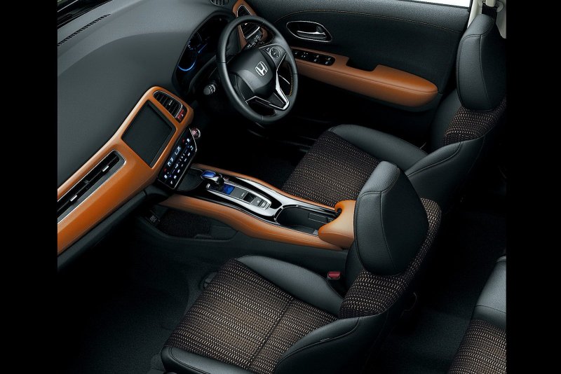 Honda Vezel Hybrid интерьер