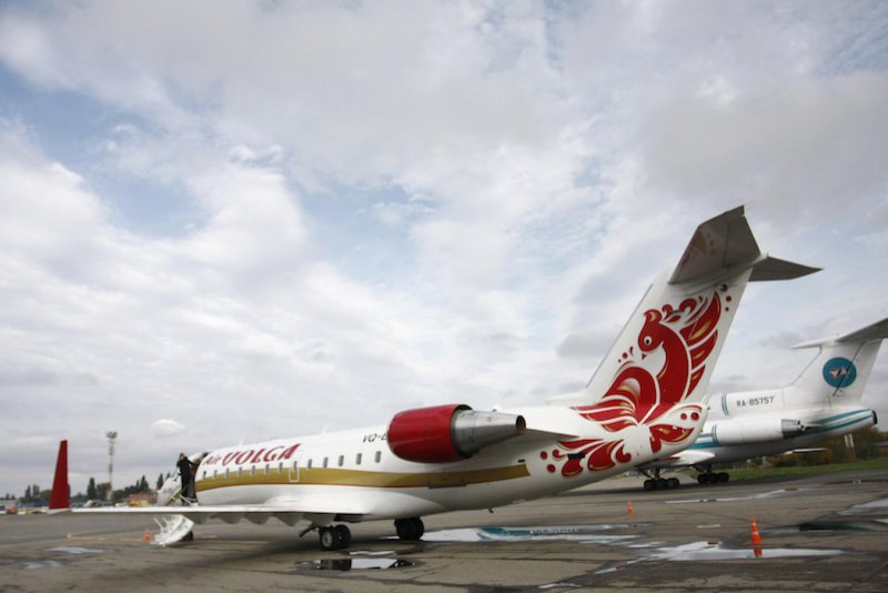 CRJ 200 есть ли столики