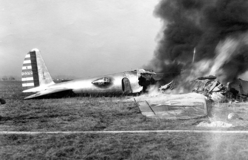 B17 бомбардировщик сбитый