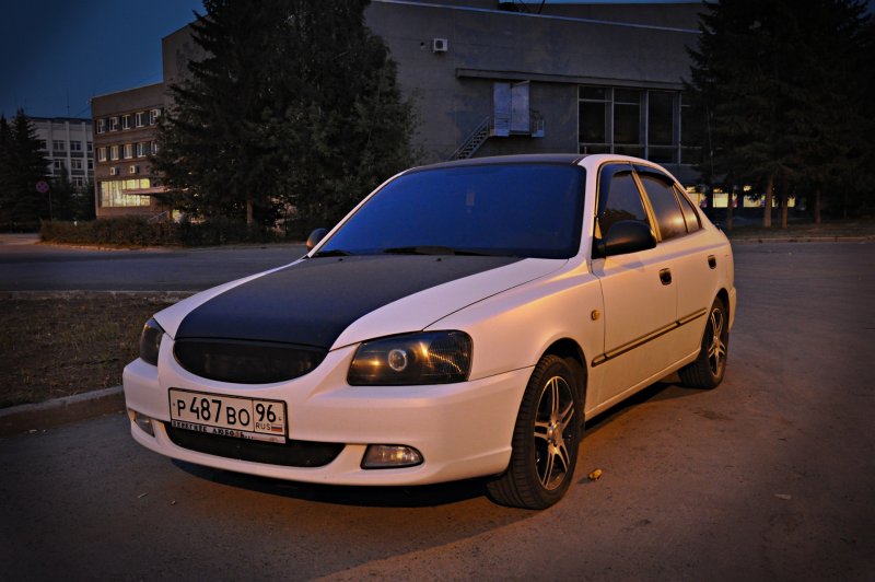 Hyundai Accent stance