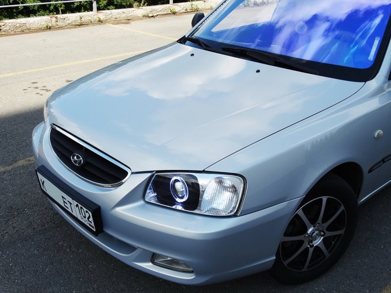 Hyundai Accent красный диски
