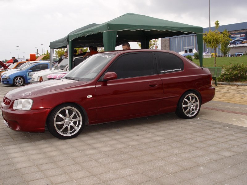 Hyundai Accent 2 stance