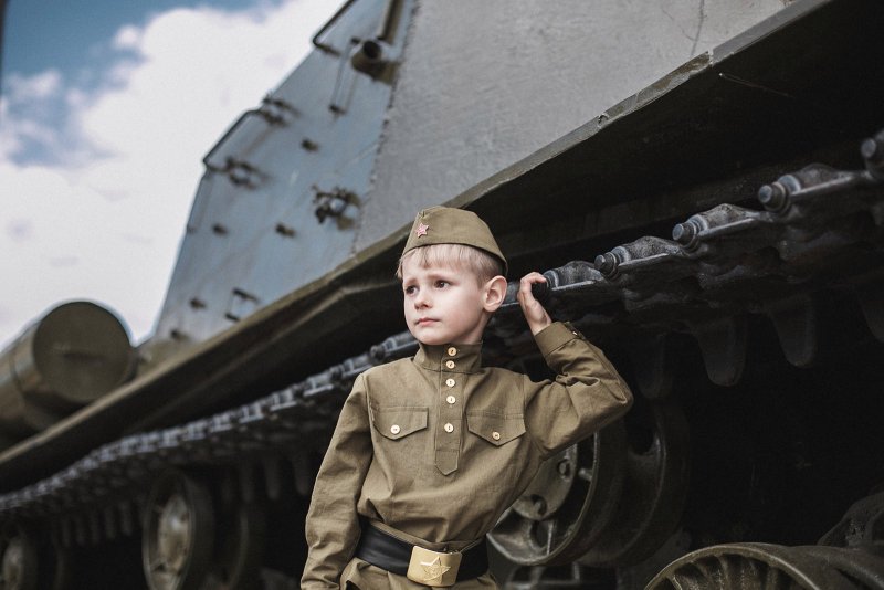 Мальчик в военной форме