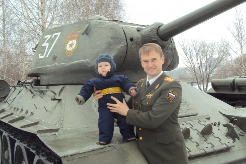 Подбитая гусеница танка