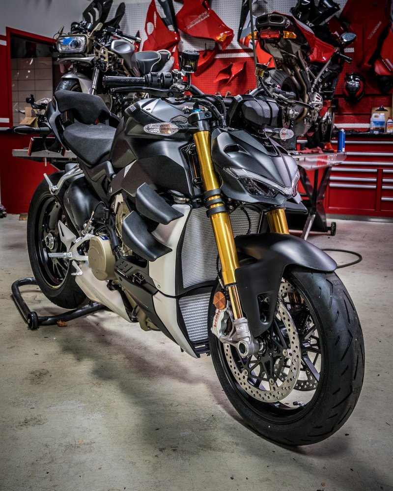 Ducati Streetfighter v4