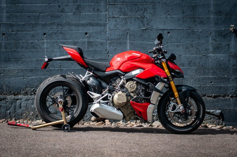 Ducati Streetfighter v4 s