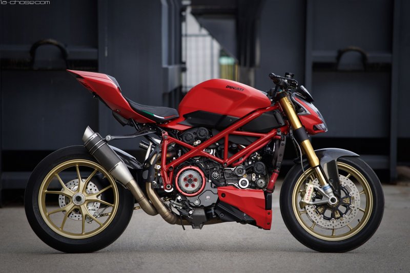 Мотоцикл Ducati Streetfighter
