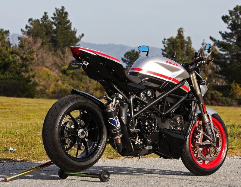 Ducati Streetfighter v4 s