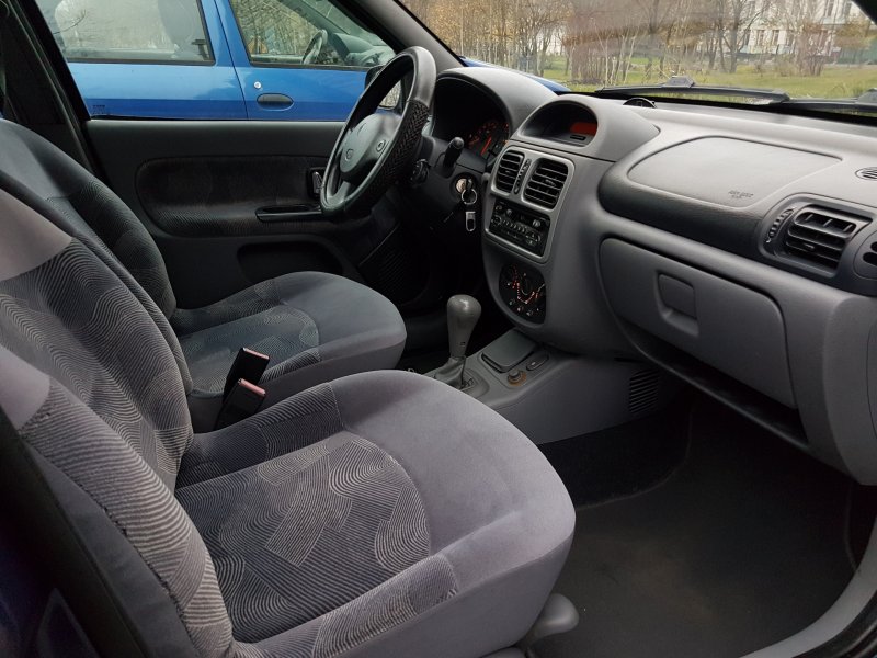 Renault Clio 2 1999 салон