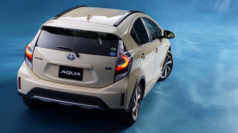 Toyota Aqua гибрид 2017
