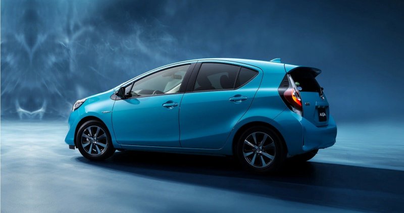 Toyota Aqua i