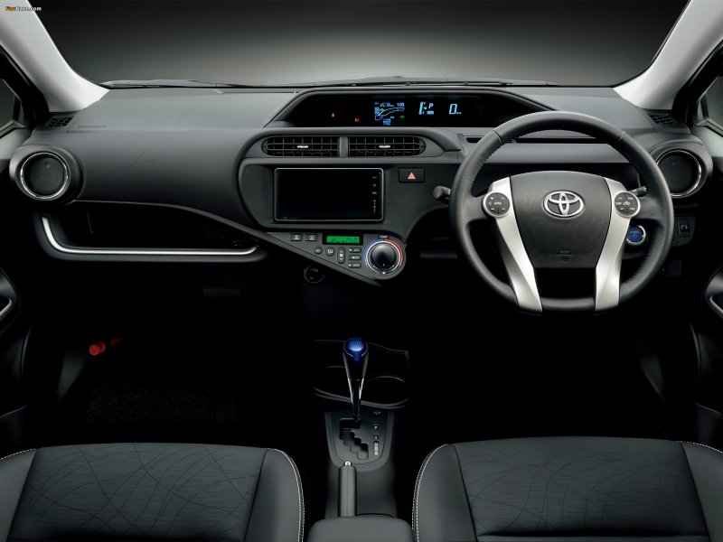 Toyota Aqua 2014 салон