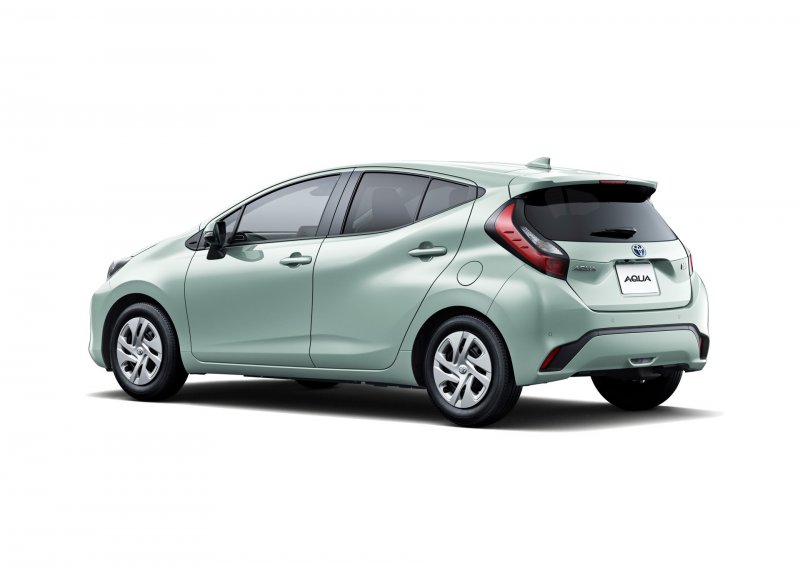 Новая Toyota Aqua 2021