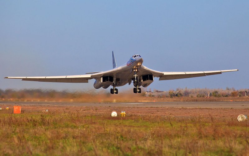 Стратегический бомбардировщик ту-160