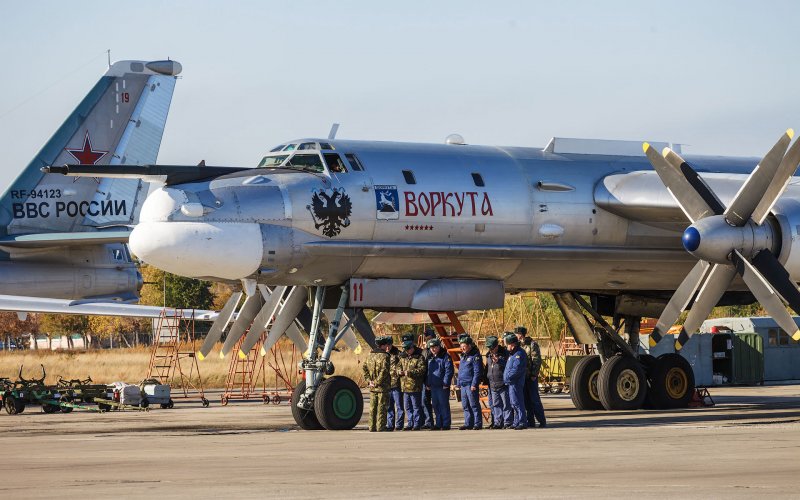 Стратегический турбовинтовой бомбардировщик ту-95мс