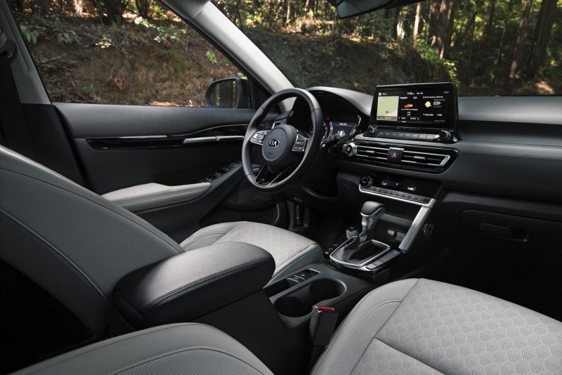 Kia Seltos Luxe комплектация
