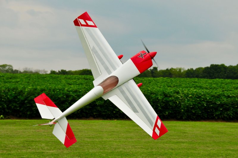 Extra 300- 75" 3dhs.