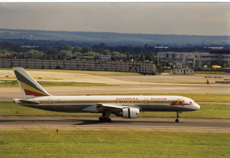 Боинг 757 пассажирский самолёт