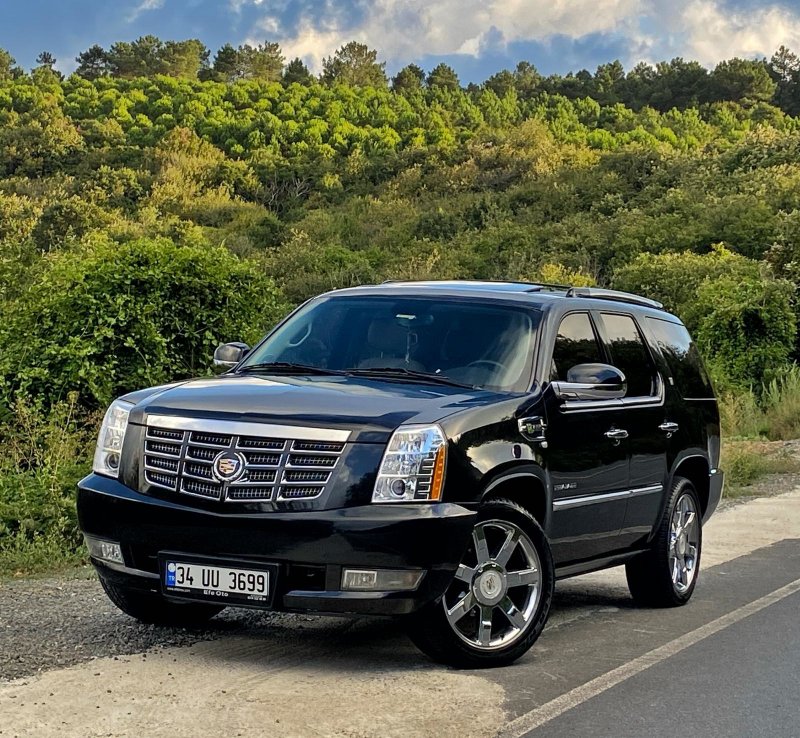 Cadillac Escalade и Chevrolet Tahoe