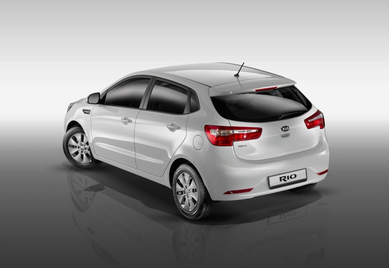 Kia Rio хэтчбек белый
