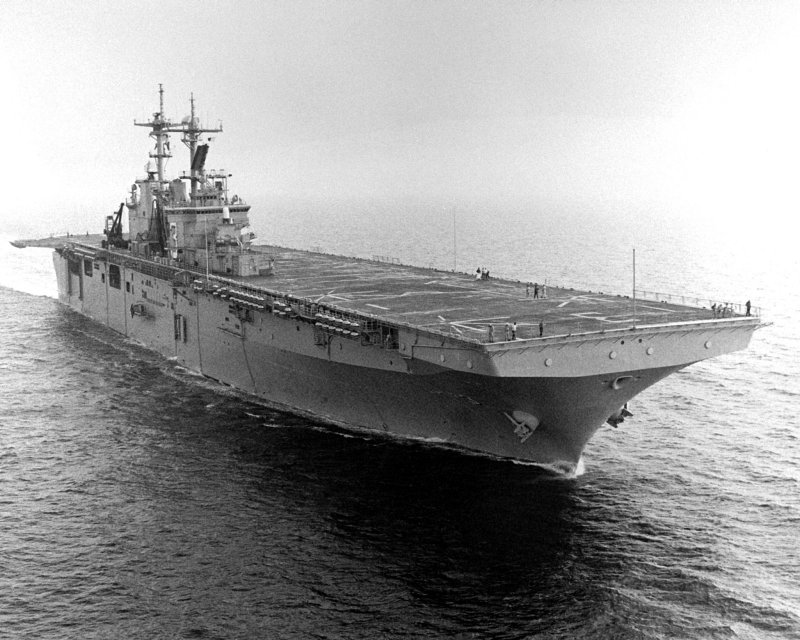 УДК Kearsarge (LHD-3)