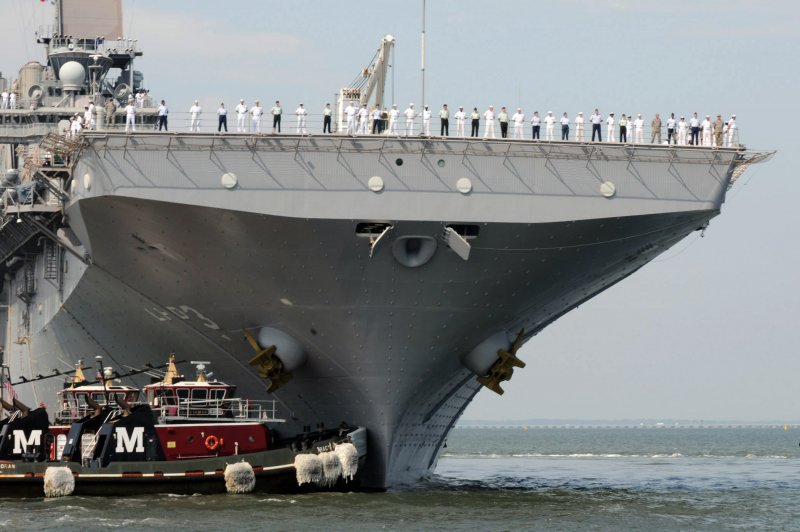 УДК Kearsarge (LHD-3)