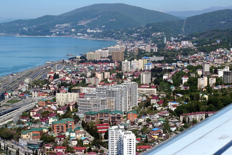 Под крылом самолет Адлер