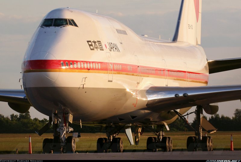 Боинг 747 спереди