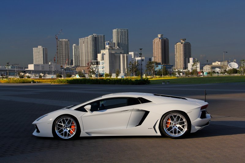 Lamborghini Aventador спорткар