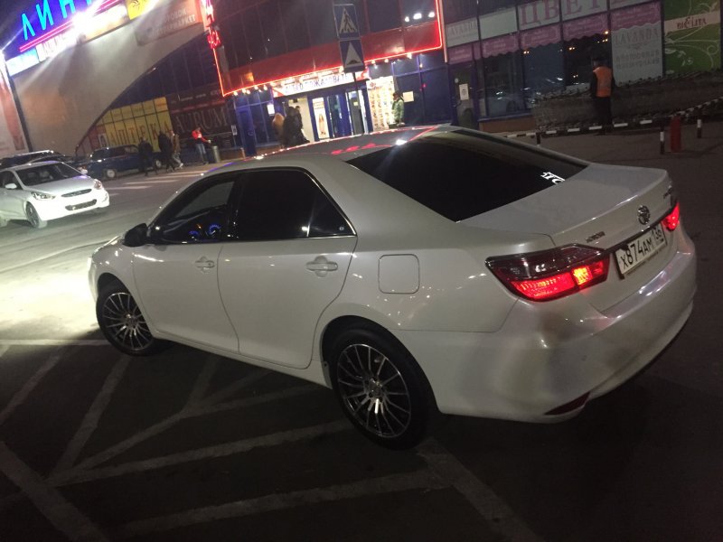 Toyota Camry 2016 белая