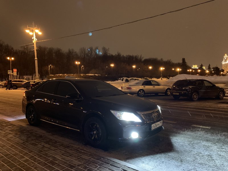 Тойота Камри 50 ночью