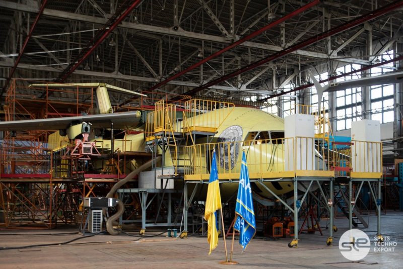 АН 178 грузовая рампа