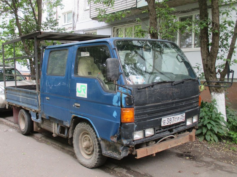 Мазда Титан синий 1993