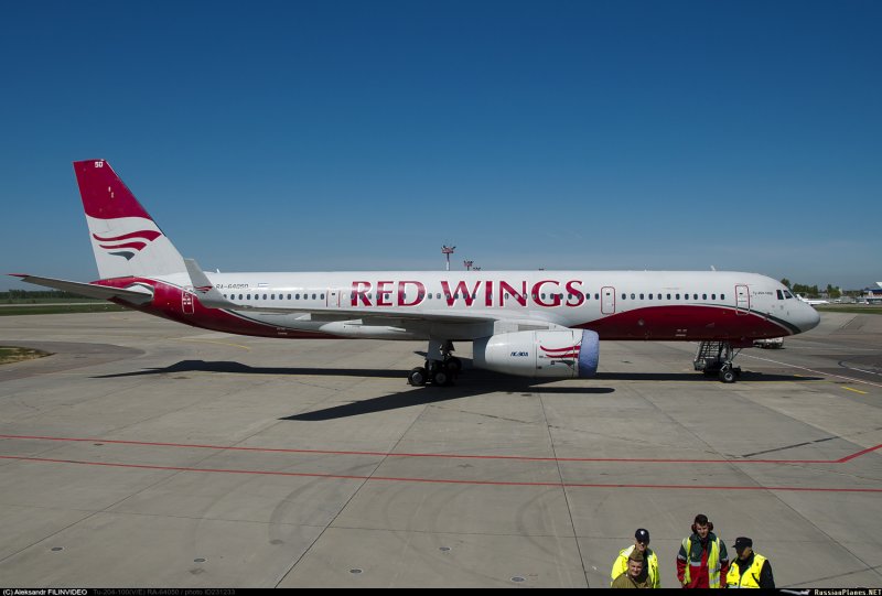 SSJ 100 Red Wings
