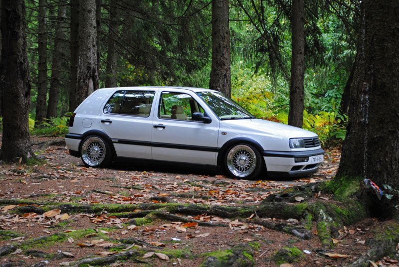 Volkswagen Golf 3 белый