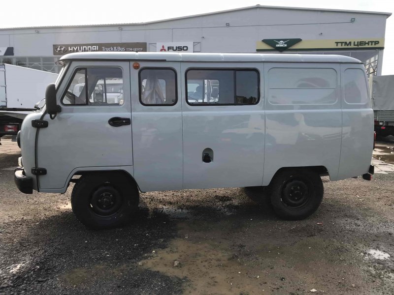 Российский автомобиль УАЗ 3909