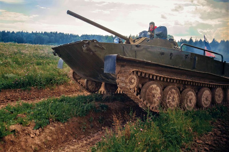 Легкий плавающий танк пт-76
